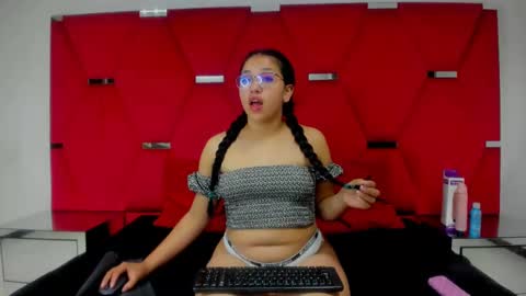 isabellrodriguez18 online show from 01/08/25, 04:02