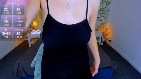 jeanniefox_ online show from 11/13/24, 02:14