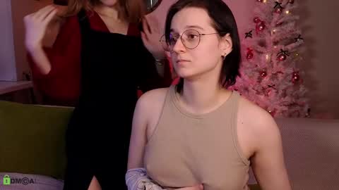 Hey Guys We are Julia ginger  Tina brunette online show from 12/18/24, 01:53