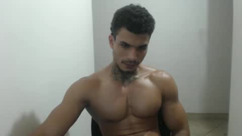 juan_gomez_1 online show from 11/17/24, 11:29