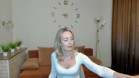 julia__cherry_ online show from 01/10/25, 07:13