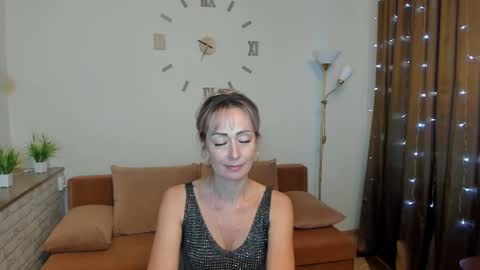 julia__cherry_ online show from 12/24/24, 12:25