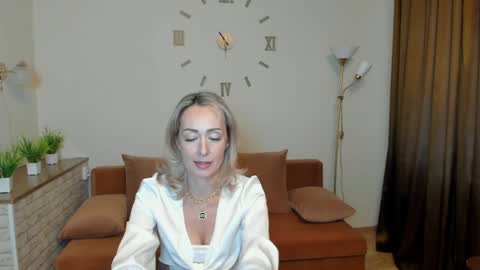 julia__cherry_ online show from 01/11/25, 11:30