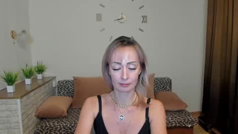 julia__cherry_ online show from 12/06/24, 10:17