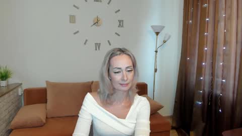 julia__cherry_ online show from 12/28/24, 10:21