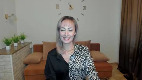 julia__cherry_ online show from 12/10/24, 11:07