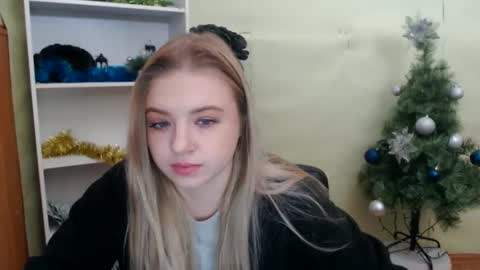 juliacrazy_ online show from 12/04/24, 06:05