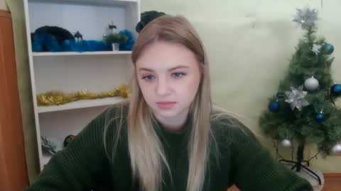 juliacrazy_ online show from 12/11/24, 06:25