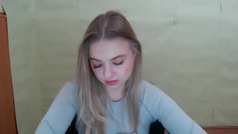 juliacrazy_ online show from 12/02/24, 06:02