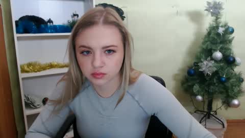 juliacrazy_ online show from 12/25/24, 05:38