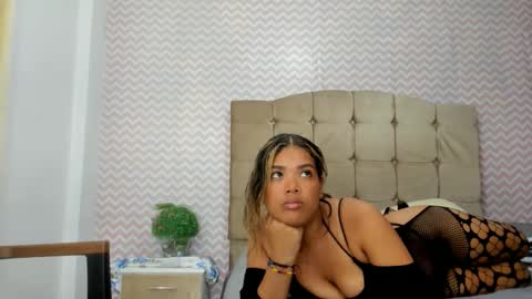 kiara_sofia00 online show from 12/05/24, 11:10