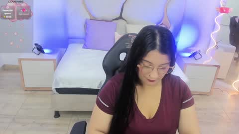 kim_tay1 online show from 11/27/24, 11:14