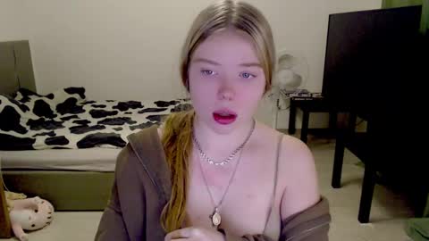 Jennyblonde and Emmabrunette online show from 12/13/24, 04:13