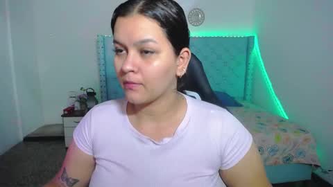 kriss_sweetboobs online show from 01/05/25, 12:31