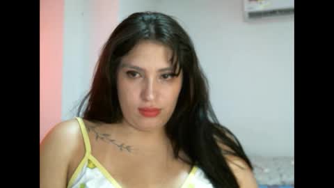 laura gomez online show from 01/04/25, 03:46