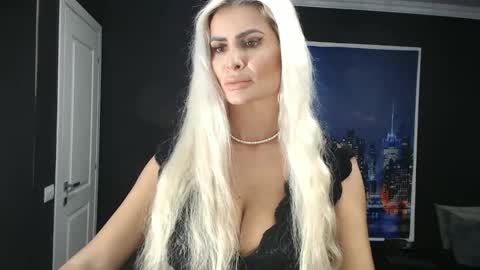 laras_moans online show from 11/23/24, 10:32