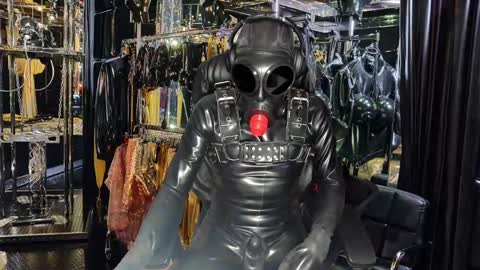 latexlover202 online show from 12/22/24, 11:00