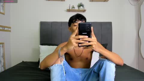 latino_twink20 online show from 11/15/24, 09:35