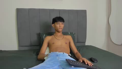 latino_twink20 online show from 11/22/24, 08:10