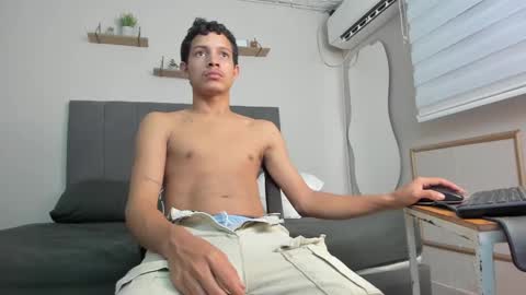 latino_twink20 online show from 12/05/24, 07:23