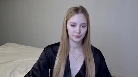 Laylla001 online show from 01/06/25, 05:49