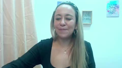 leah_susman online show from 12/01/24, 01:47