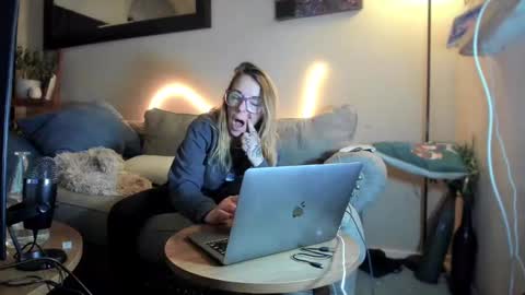 Hornystonerchick online show from 12/24/24, 12:34