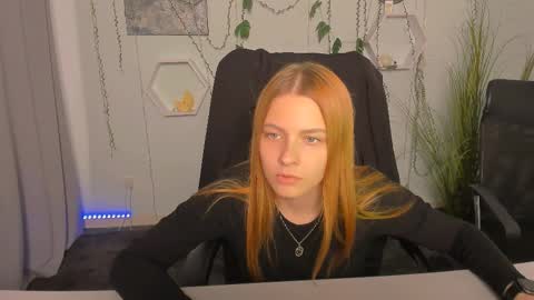 lika_starr online show from 11/13/24, 10:47