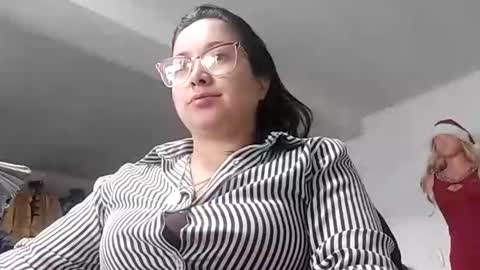 Laura lopez online show from 11/29/24, 02:28