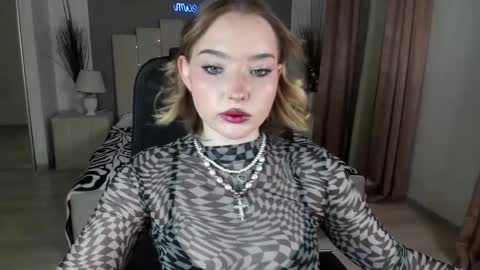 lilly__bennet online show from 12/23/24, 08:58