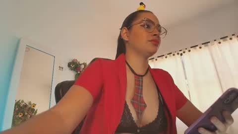 Lillyfox18 online show from 12/31/24, 07:06