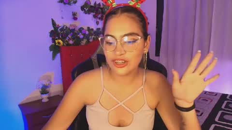 Lillyfox18 online show from 12/16/24, 03:47