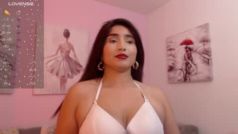 Maria Paula online show from 12/21/24, 12:05