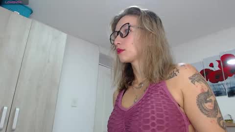 HI IM LIZETH HONEY online show from 12/17/24, 07:05