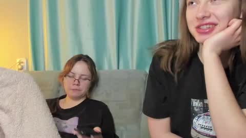 lizzi_muur online show from 12/15/24, 03:17