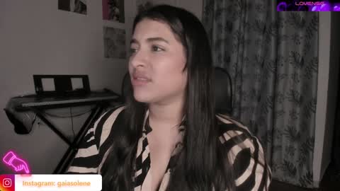 lolaasmith_21 online show from 11/25/24, 12:39