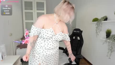 lovely_leilla online show from 11/21/24, 01:14