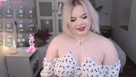 lovely_leilla online show from 12/12/24, 01:49