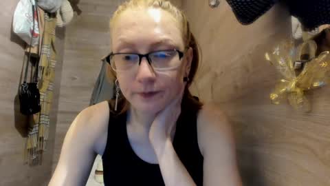 lucky_licky20 online show from 12/22/24, 03:43