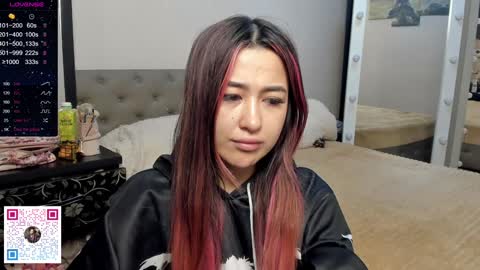 luluu_l online show from 11/28/24, 11:35