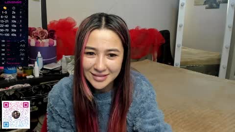 luluu_l online show from 12/07/24, 01:30