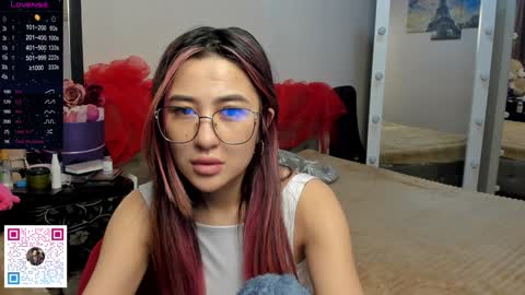 luluu_l online show from 12/08/24, 12:32