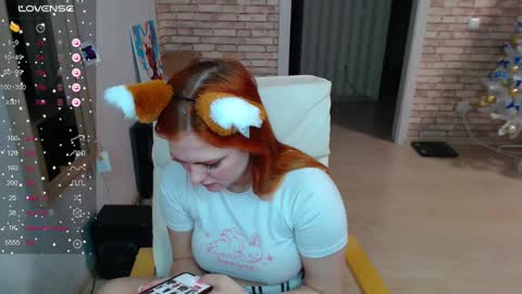 lunna_fox_ online show from 12/17/24, 02:17