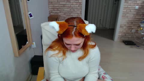 lunna_fox_ online show from 12/12/24, 01:59