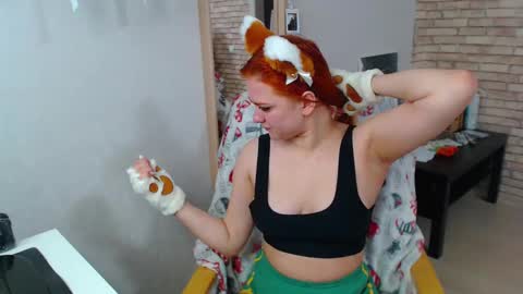 lunna_fox_ online show from 12/06/24, 02:03