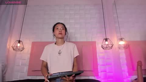 Lyhana Lee online show from 12/17/24, 12:33