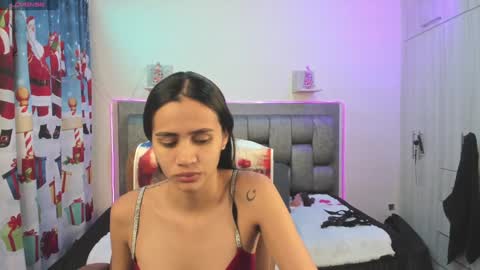 MARIANA  VALENTINA online show from 11/18/24, 12:30