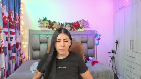 MARIANA  VALENTINA online show from 12/18/24, 12:59