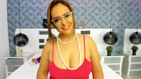 Marilyn Vega online show from 12/19/24, 08:41