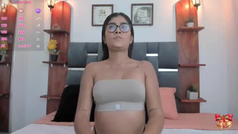 mia_mora1 online show from 12/21/24, 11:01